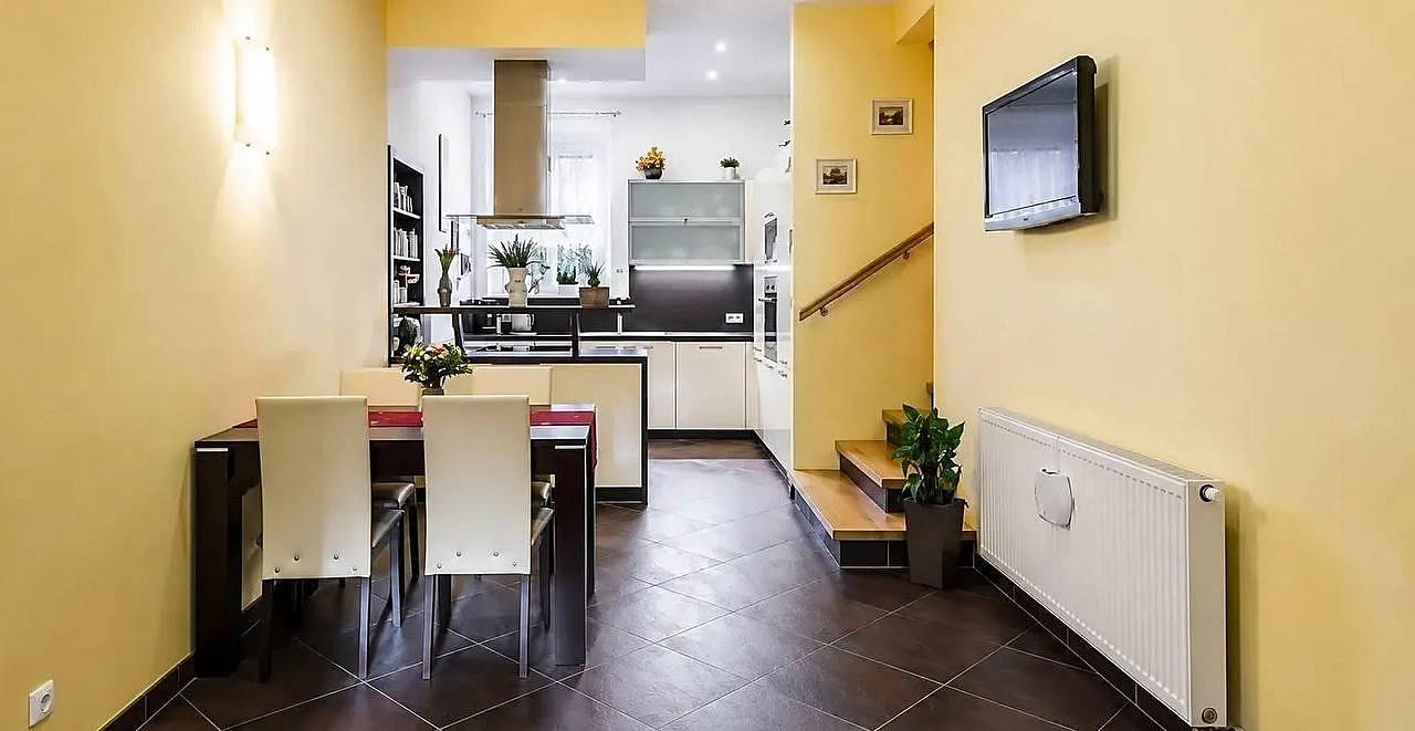 Pronájem domu 1 300 m² s pozemkem 1 022 m² – fotografie 3