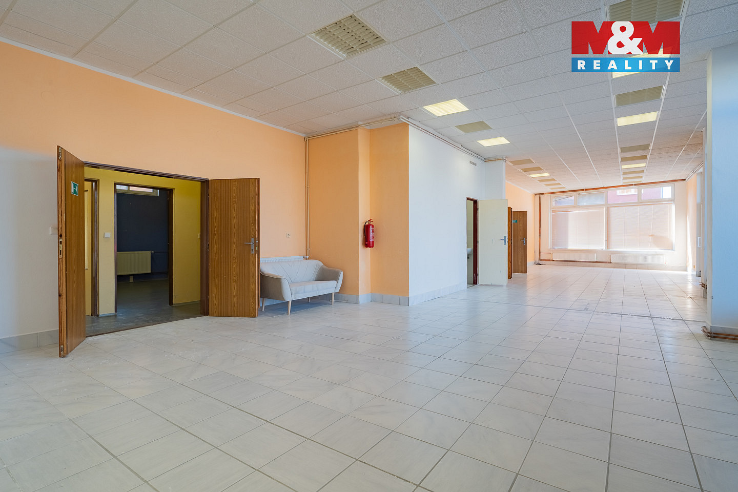 Prodej obchodních prostor 155 m² — photo 2