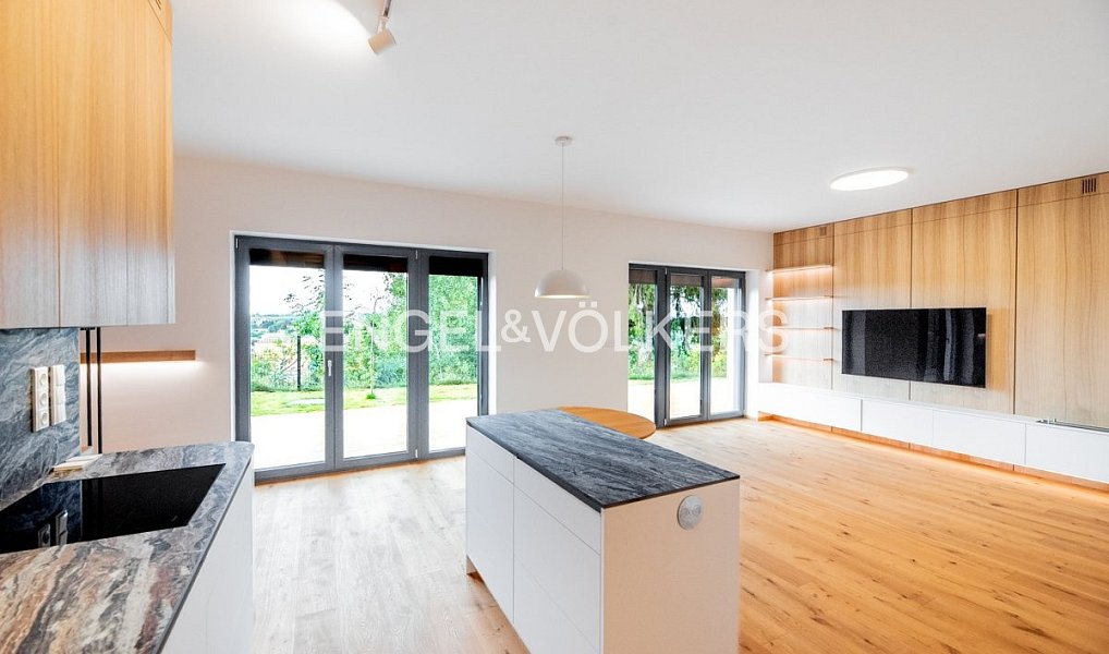 Pronájem domu 141 m² s pozemkem 301 m², Praha – náhled fotky 3