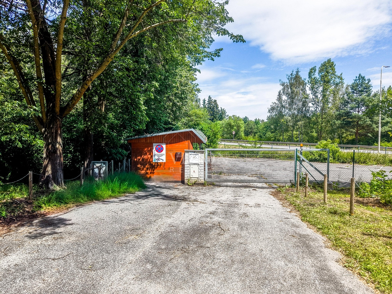 Pronájem pozemku 711 m² – fotografie 5