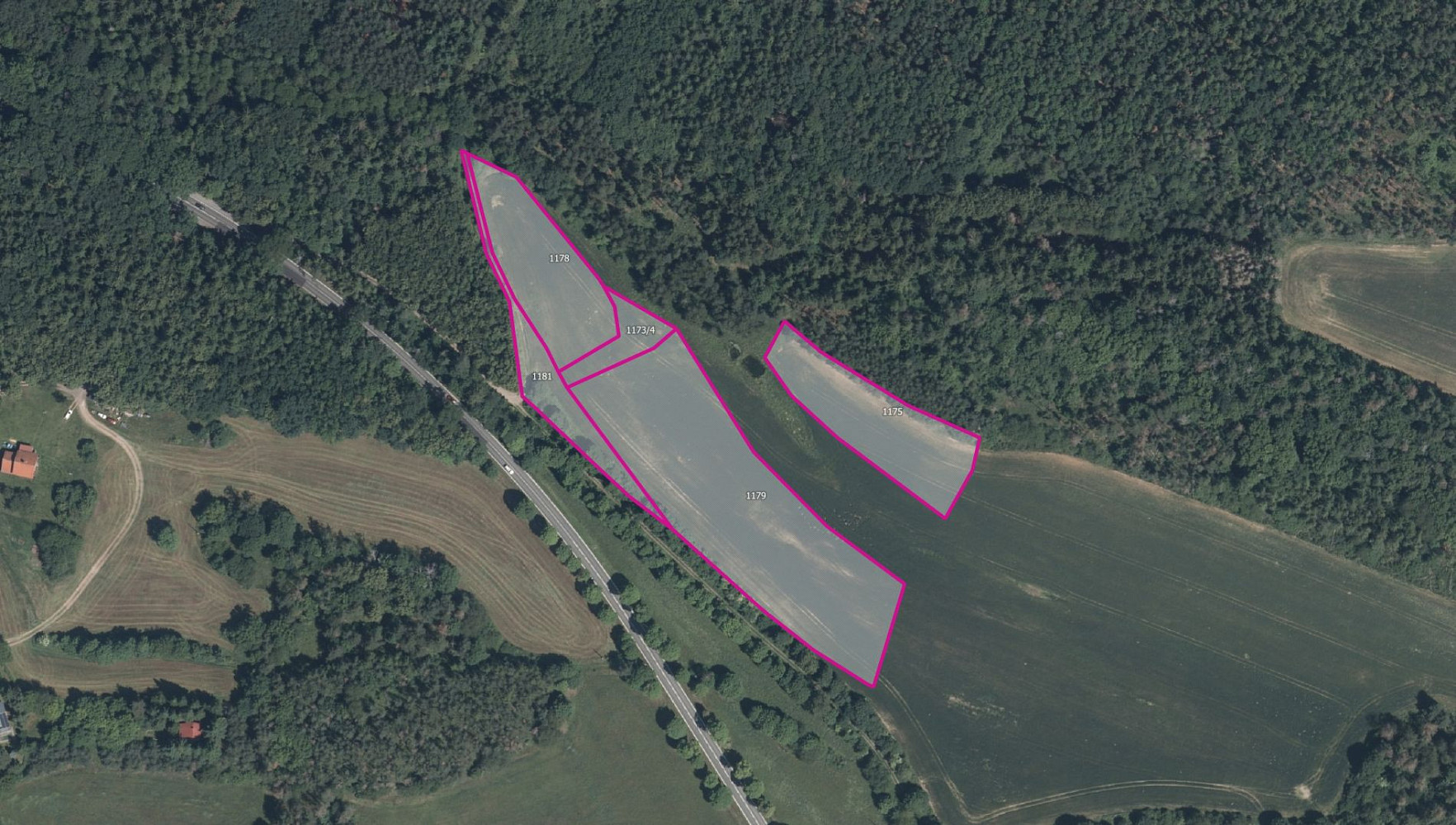 Prodej pole 8 445 m²