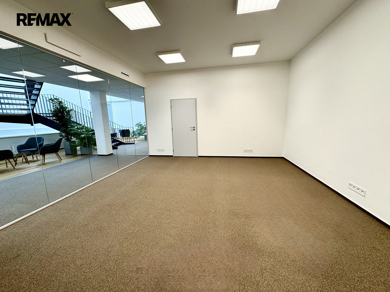 Pronájem kanceláře 28 m² – fotografie 3