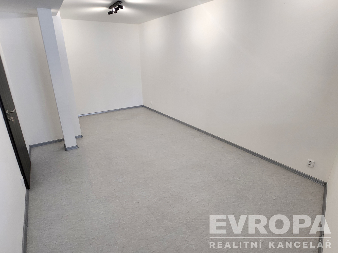 Pronájem bytu 2+1 55 m² – fotografie 3