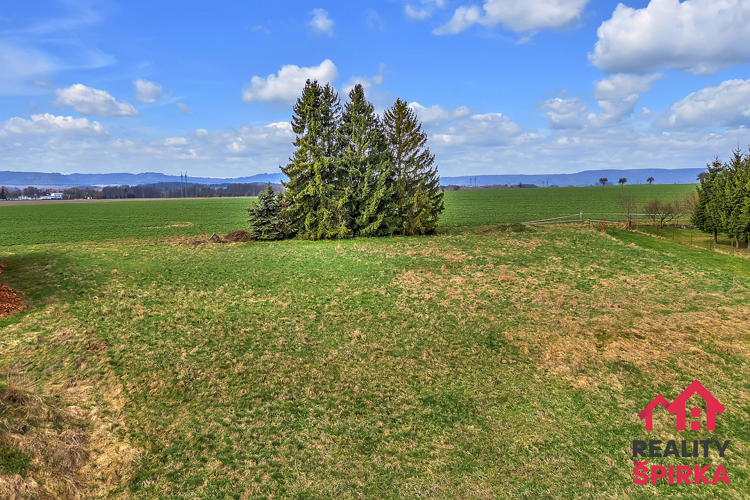 Prodej stavebního pozemku 1 692 m² – fotografie 5