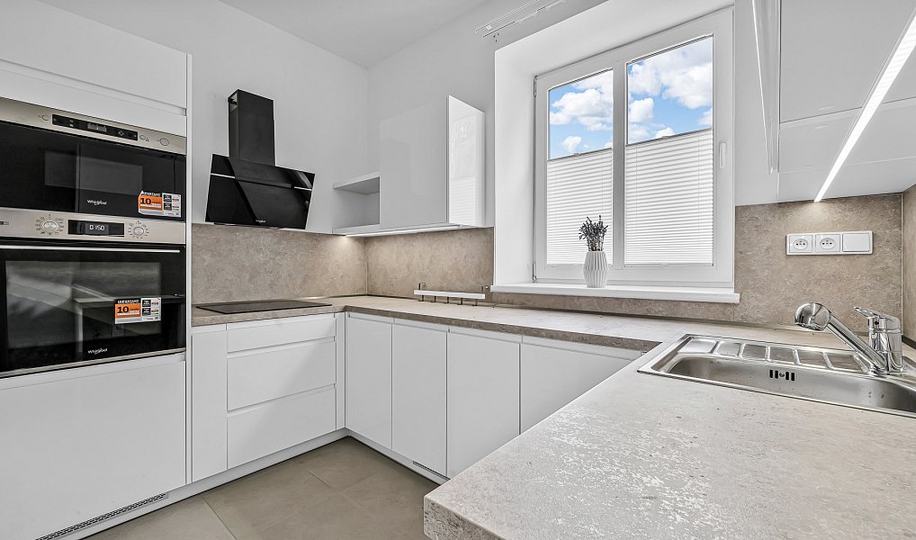 Prodej domu 850 m² s pozemkem 1 600 m², Nový Bor – náhled fotky 2