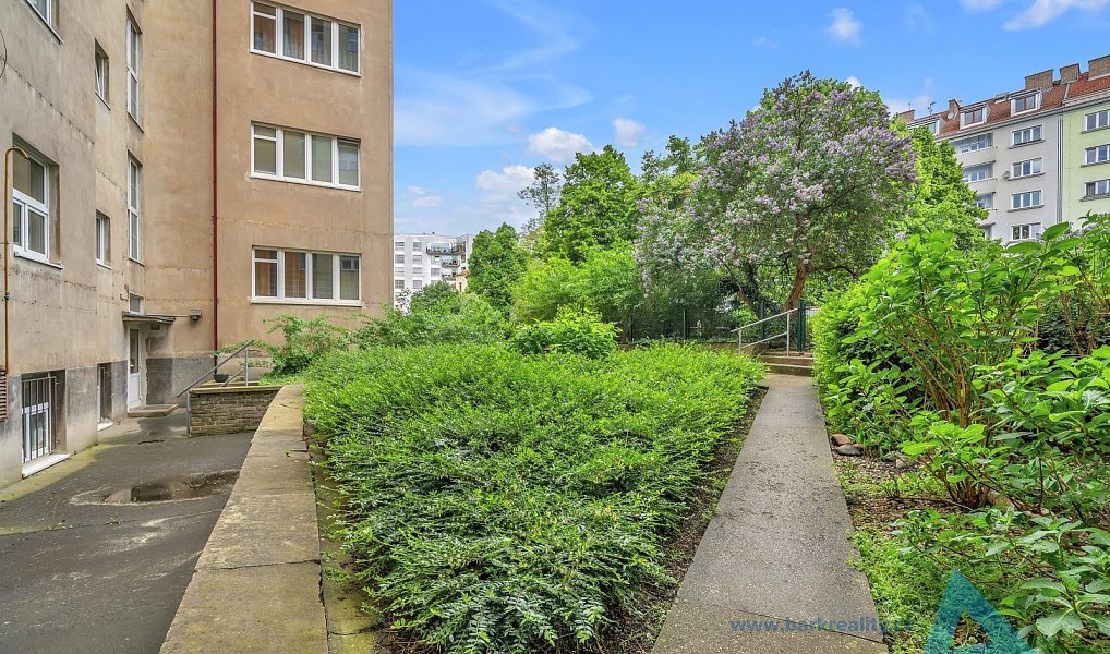 Prodej bytu 2+1 70 m², Praha – náhled fotky 21