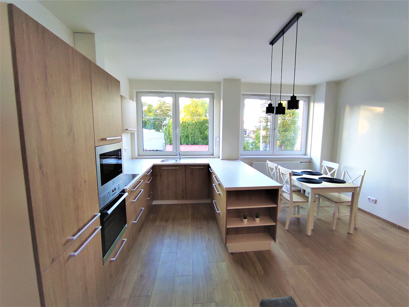 Pronájem bytu 2+kk 62 m² – fotografie 3