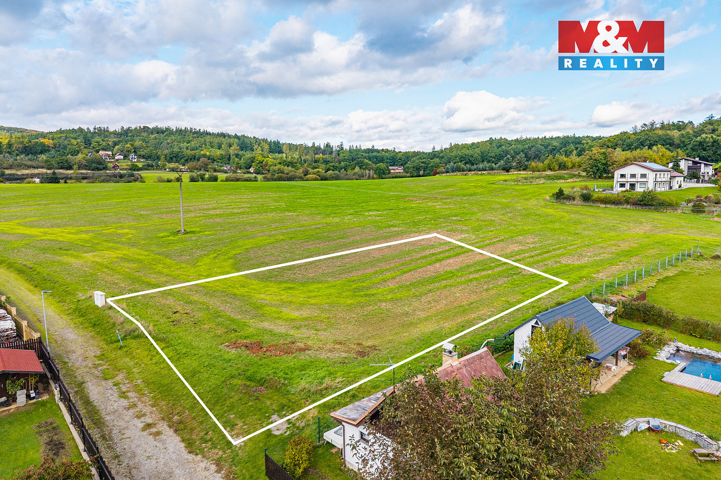 Prodej stavebního pozemku 820 m² – fotografie 2