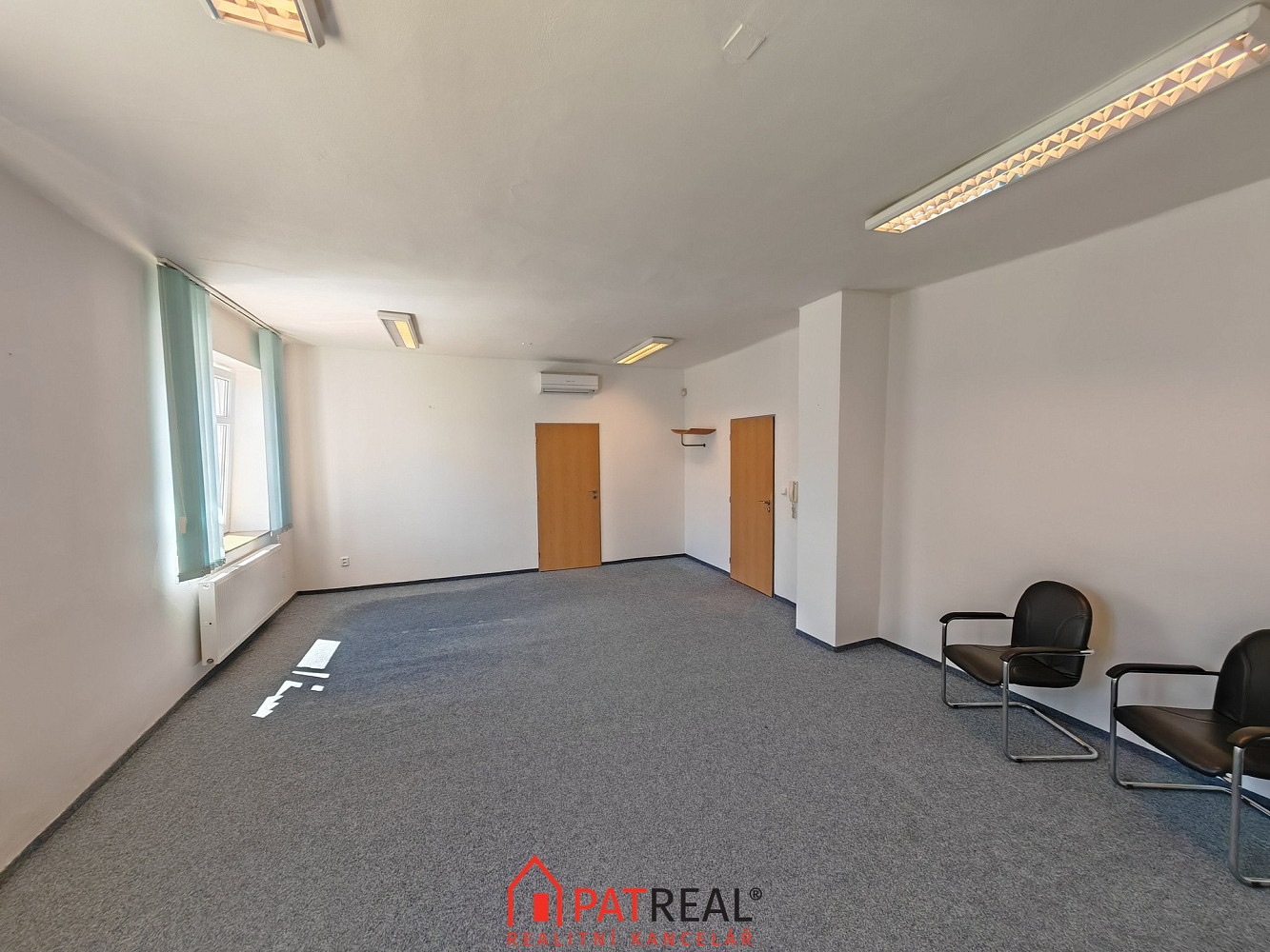 Pronájem kanceláře 57 m² — photo 3