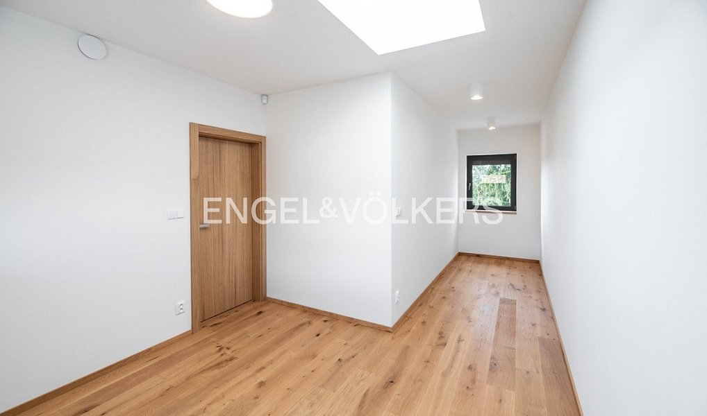 Pronájem domu 141 m² s pozemkem 301 m², Praha – náhled fotky 6