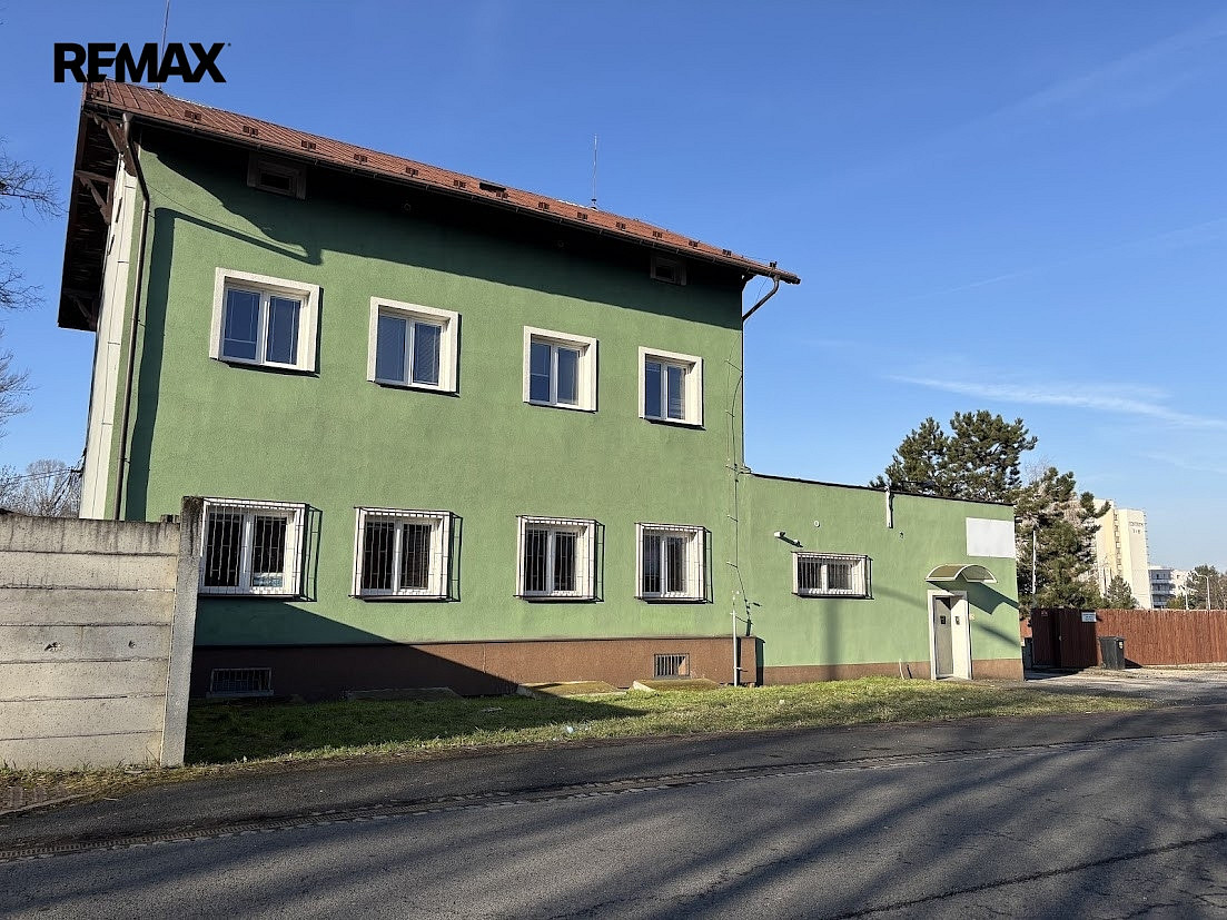 Pronájem kanceláře 467 m² — photo 2