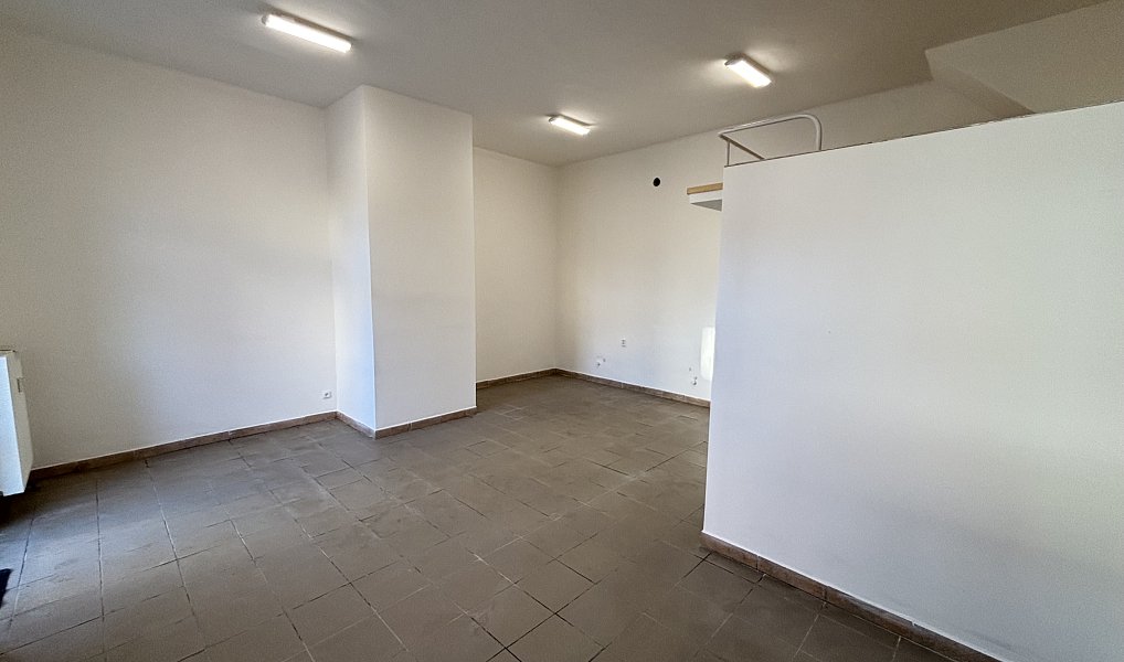 Pronájem obchodních prostor 40 m², Zastávka – náhled fotky 3