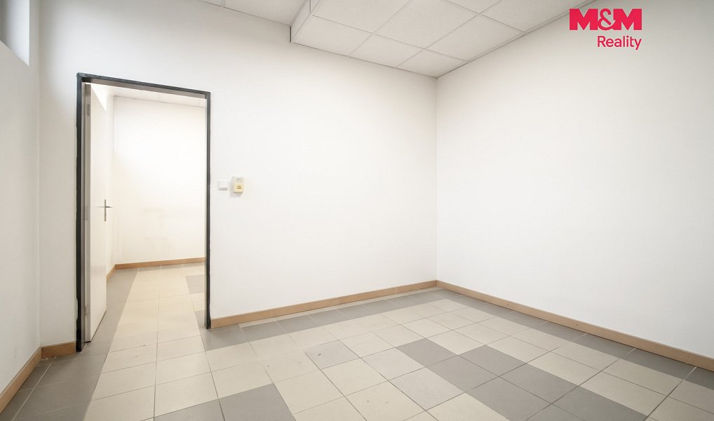 Pronájem obchodních prostor 150 m², Most – náhled fotky 10