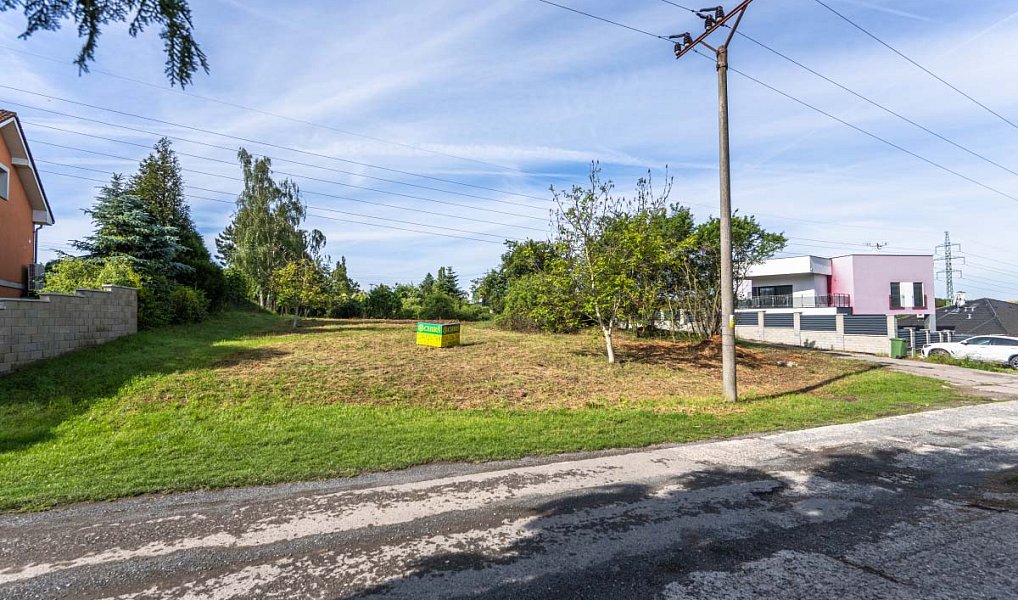 Prodej stavebního pozemku 887 m², Statenice – náhled fotky 2