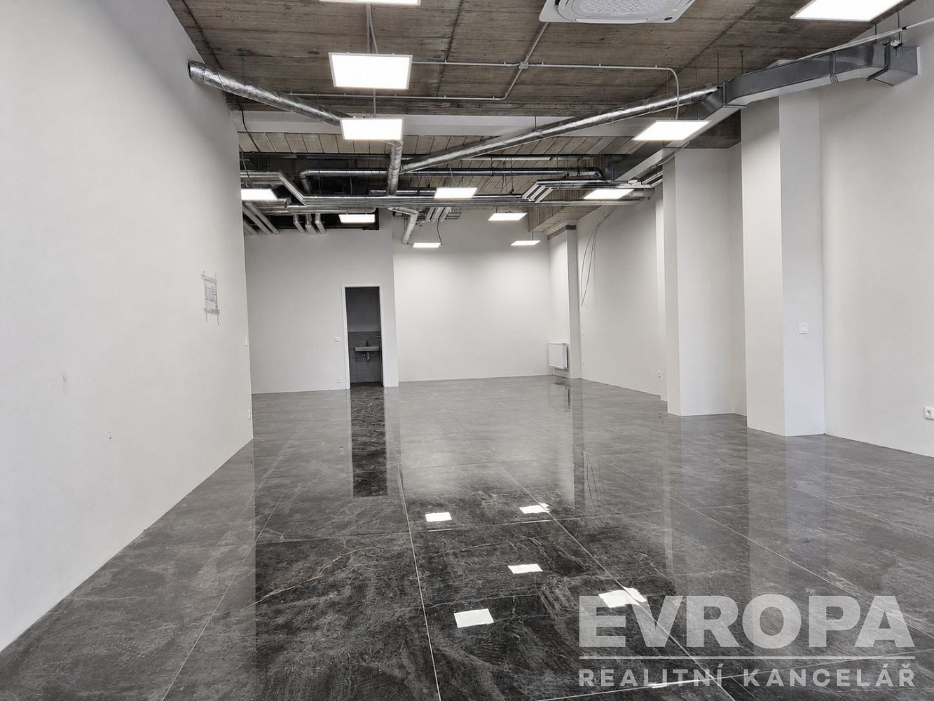 Prodej obchodních prostor 121 m² – fotografie 4