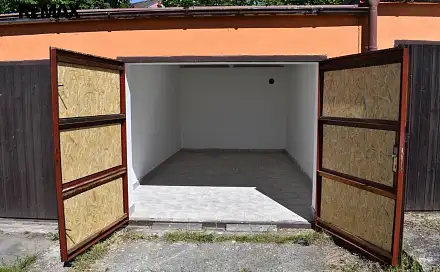 Pronájem garáže v uzavřeném areálu na Blatenské ulici, Chomutov