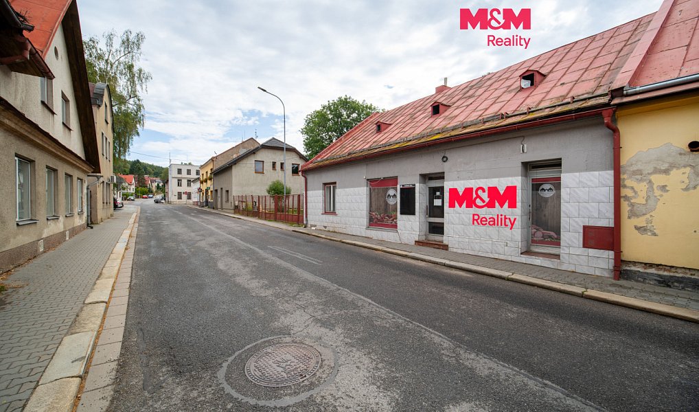 Prodej domu 214 m² s pozemkem 144 m², Svratka – fotka 1 z 9