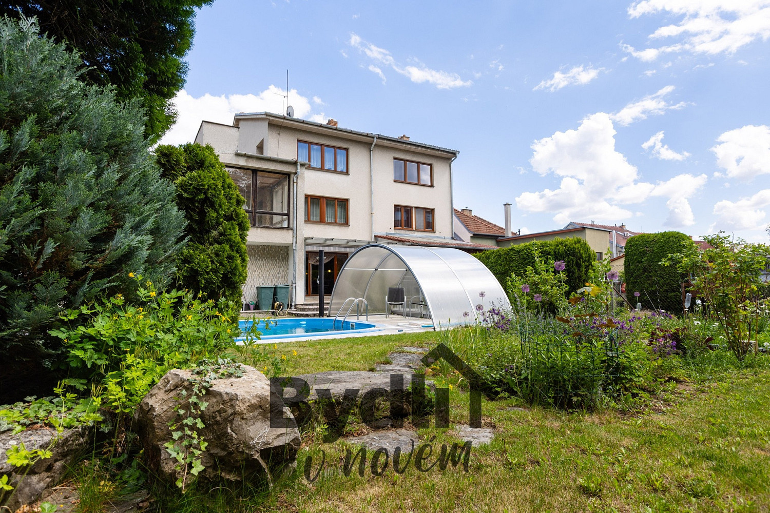 Prodej domu 265 m² s pozemkem 685 m² – fotografie 2