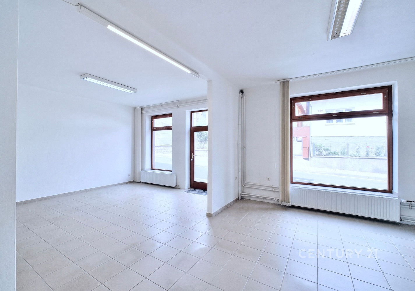 Pronájem obchodních prostor 80 m² – fotografie 2
