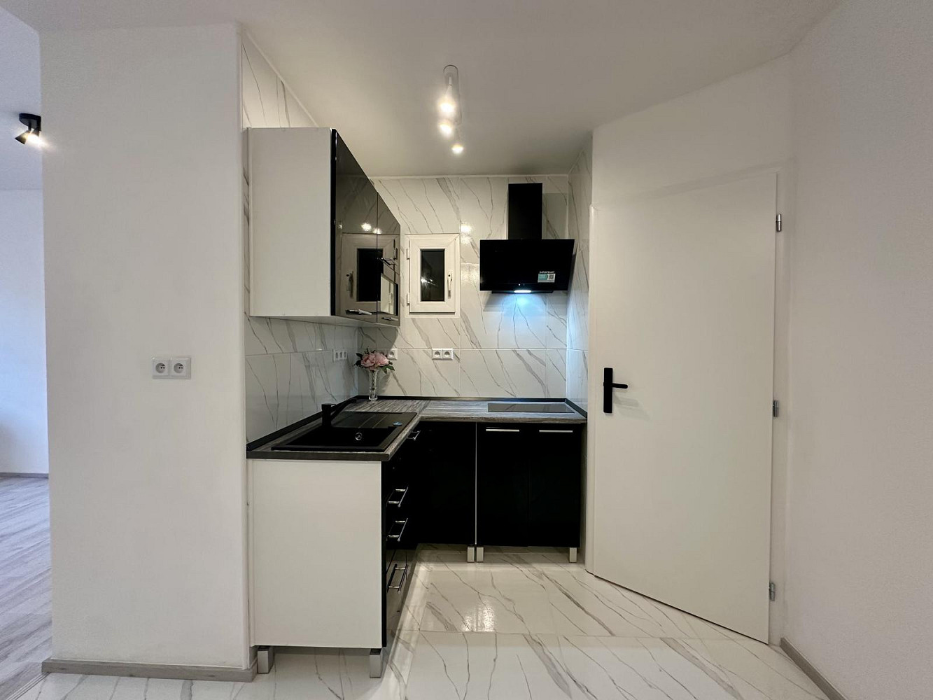 Pronájem bytu 1+kk 38 m² – fotografie 4
