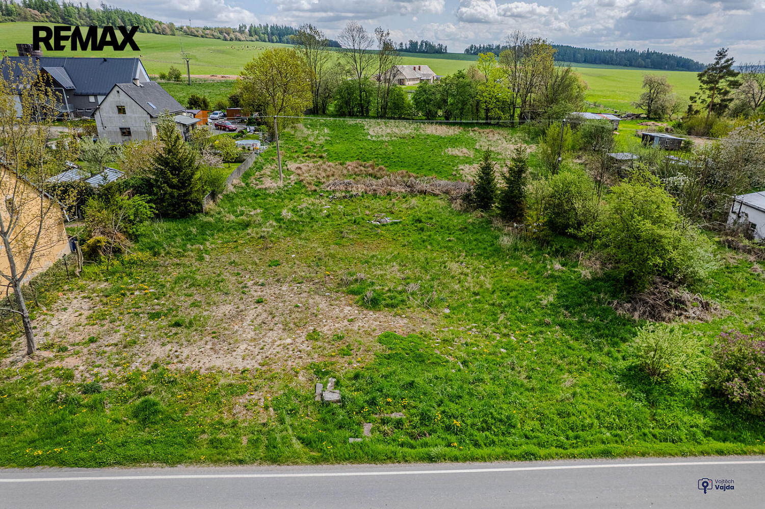 Prodej stavebního pozemku 821 m² – fotografie 2