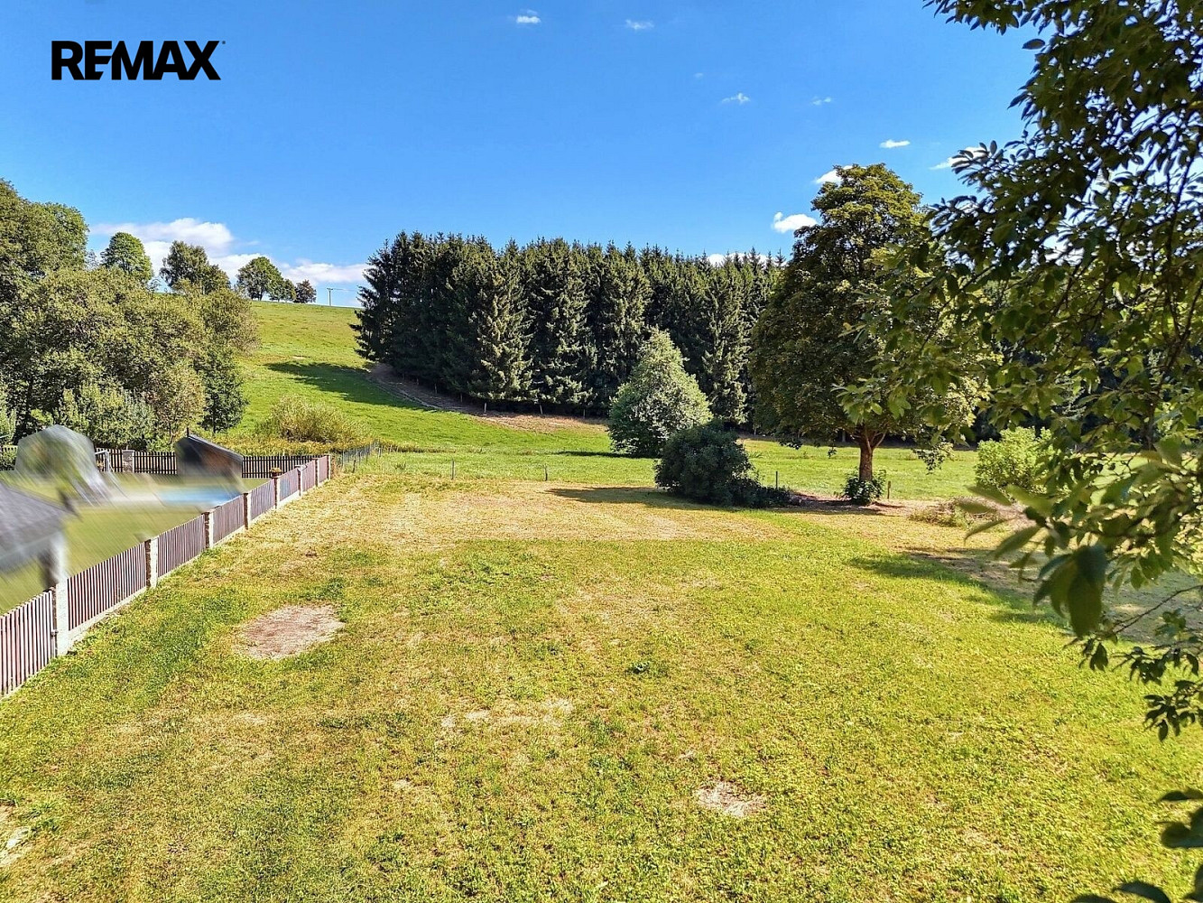 Prodej stavebního pozemku 898 m² – fotografie 3