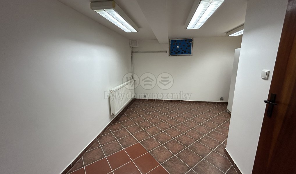 Pronájem kanceláře 31 m², Louny – náhled fotky 6