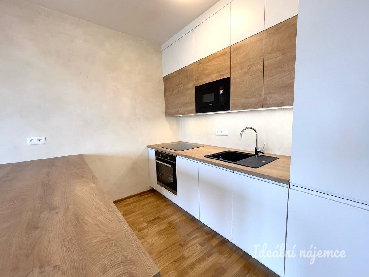 Pronájem bytu 2+kk 57 m² – fotografie 2