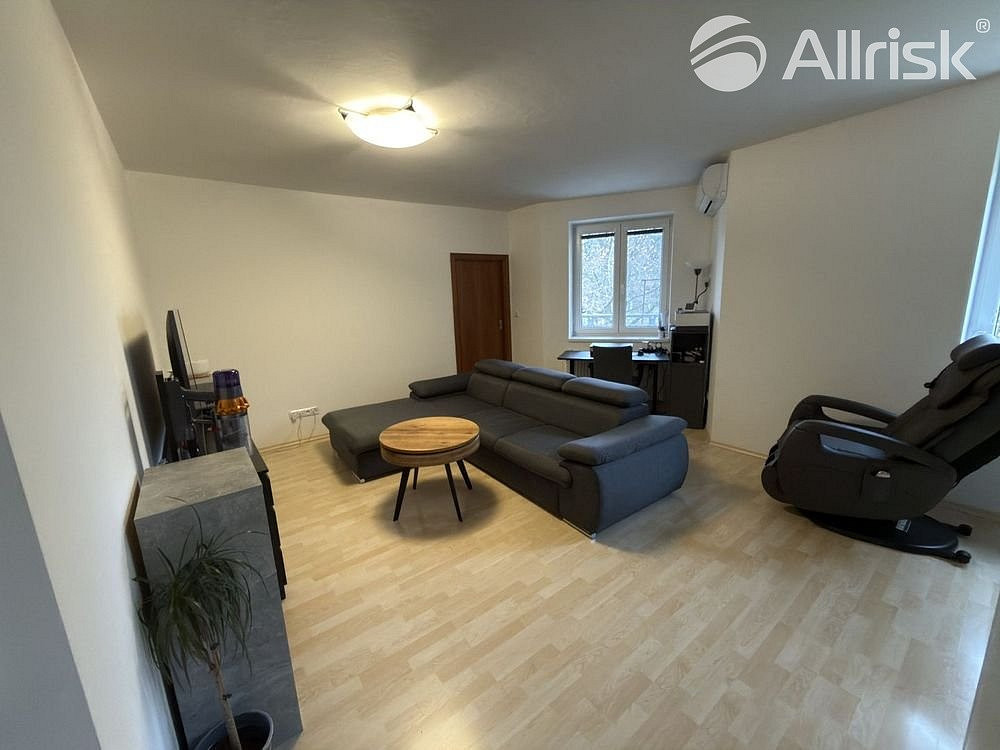 Pronájem bytu 2+kk 57 m² – fotografie 3