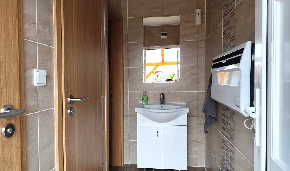 Prodej ubytovacího objektu 206 m², Dyjákovice – náhled fotky 28