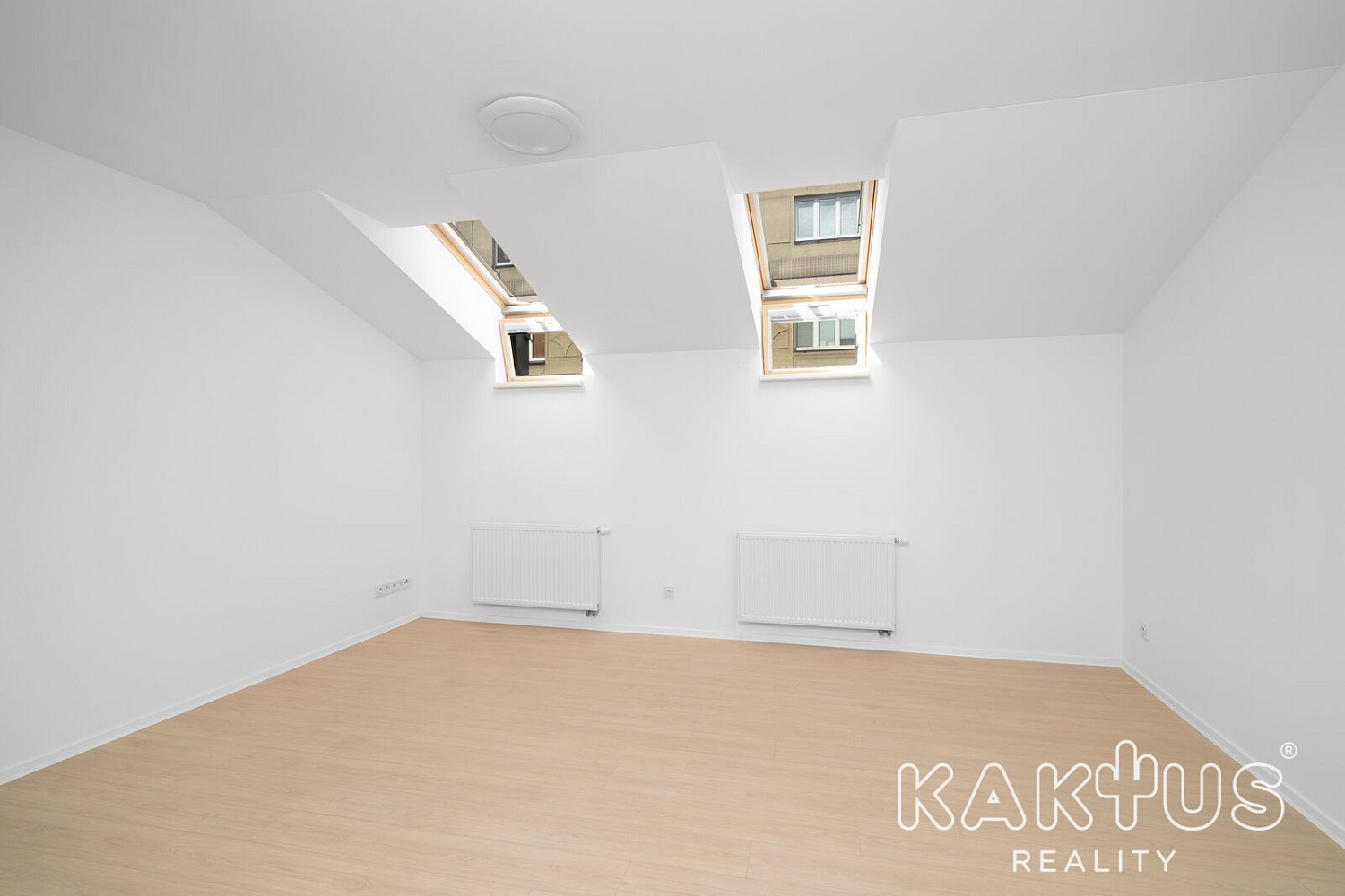 Pronájem bytu 2+kk 48 m² – fotografie 2