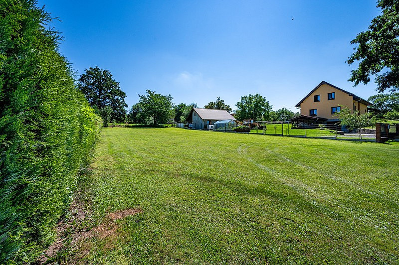 Prodej stavebního pozemku 926 m² – fotografie 4