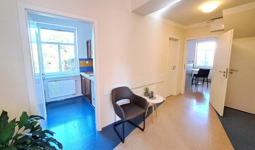 Pronájem kanceláře 180 m², Zlín – náhled fotky 5