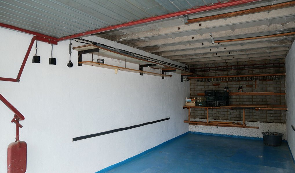 Zděná garáž 20 m2 v uzamykatelném objektu samostatných garáží na lukrativním místě Prahy Braníku, Praha – náhled fotky 4