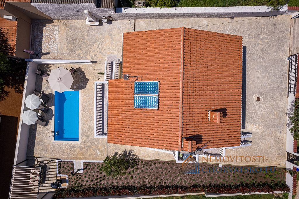 Prodej domu 180 m² s pozemkem 599 m² – pohled 5