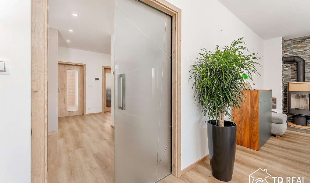 Prodej domu 207 m² s pozemkem 1 077 m², Syrovice – náhled fotky 12