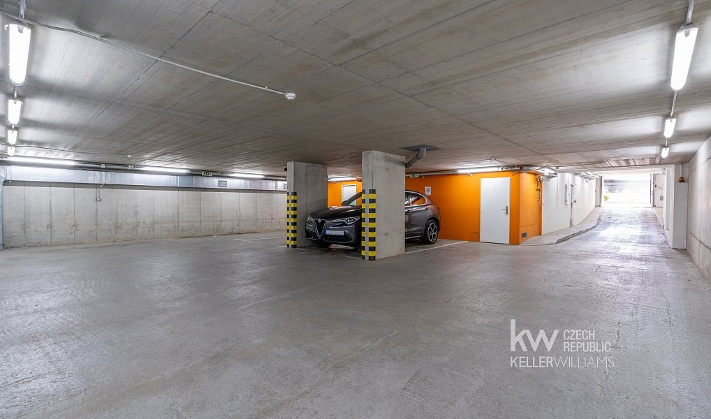 Pronájem garážového stání 11 m2, Praha – náhled fotky 6