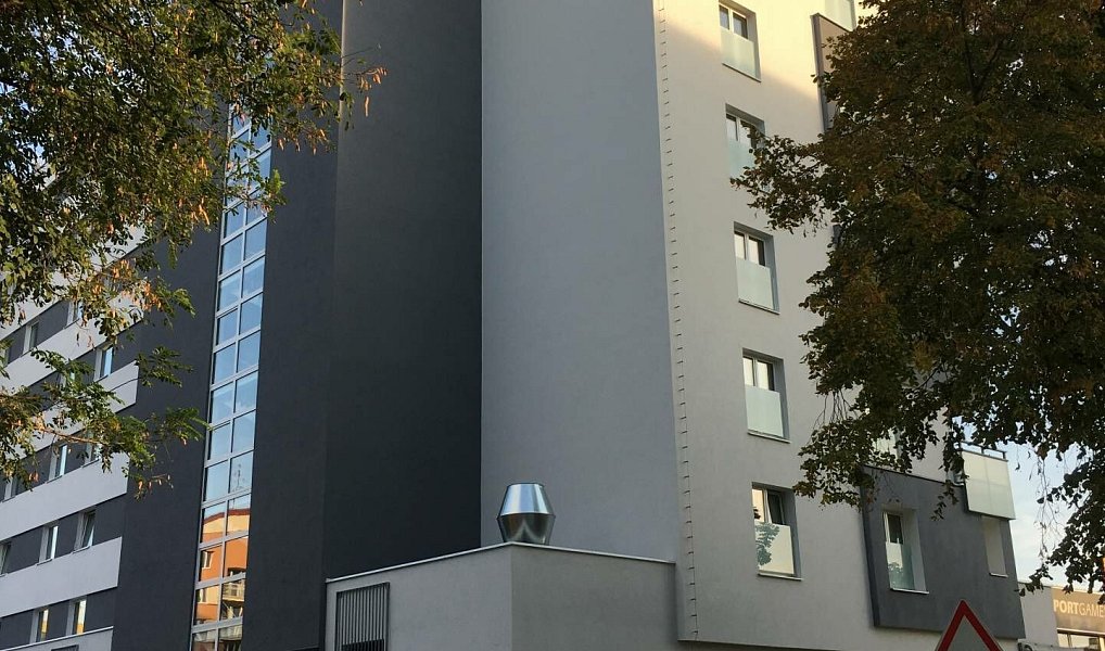 Pronájem parkovacího stání, Jičín – náhled fotky 2