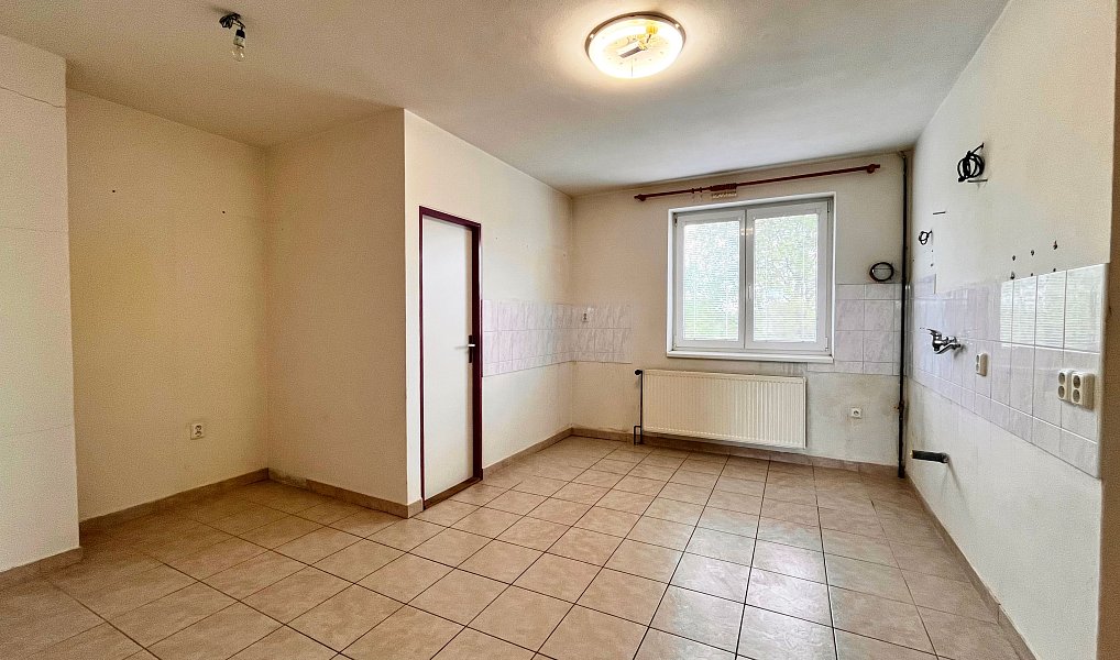 Prodej domu 260 m² s pozemkem 2 162 m², Kunovice – náhled fotky 8