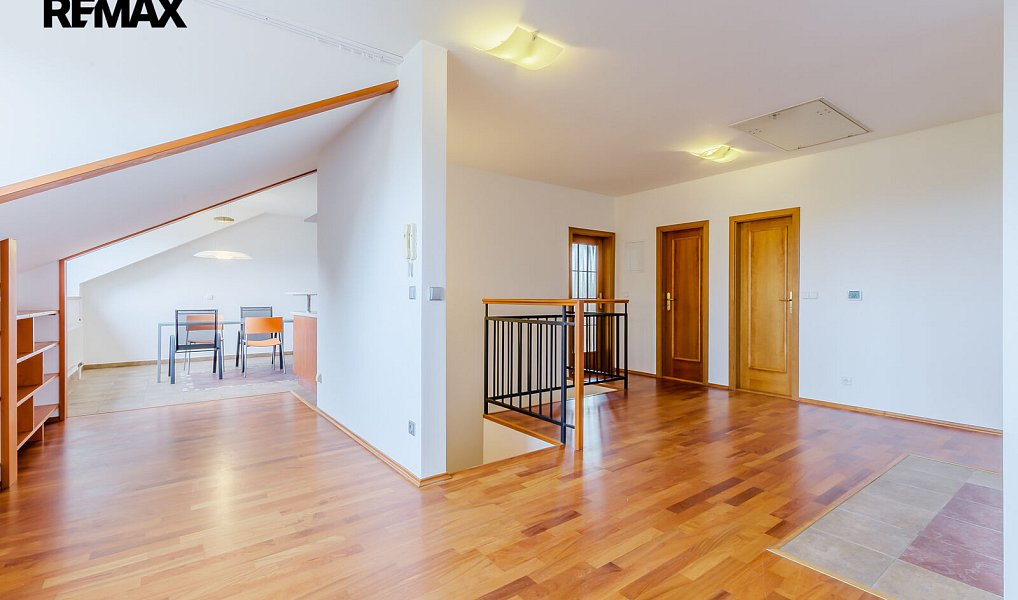 Pronájem domu 211 m² s pozemkem 401 m², Praha – náhled fotky 19