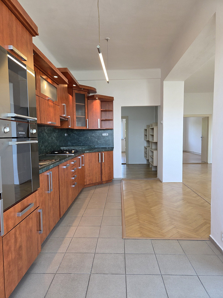 Pronájem bytu 3+1 104 m² – fotografie 2