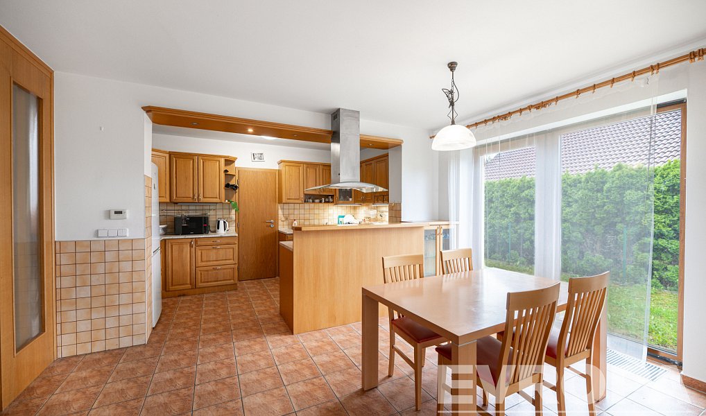 Prodej domu 303 m² s pozemkem 1 464 m², Solnice – náhled fotky 4