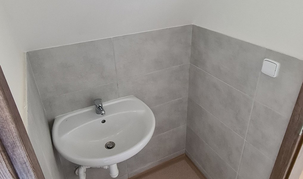 Pronájem kanceláře 12 m², Milovice – náhled fotky 5