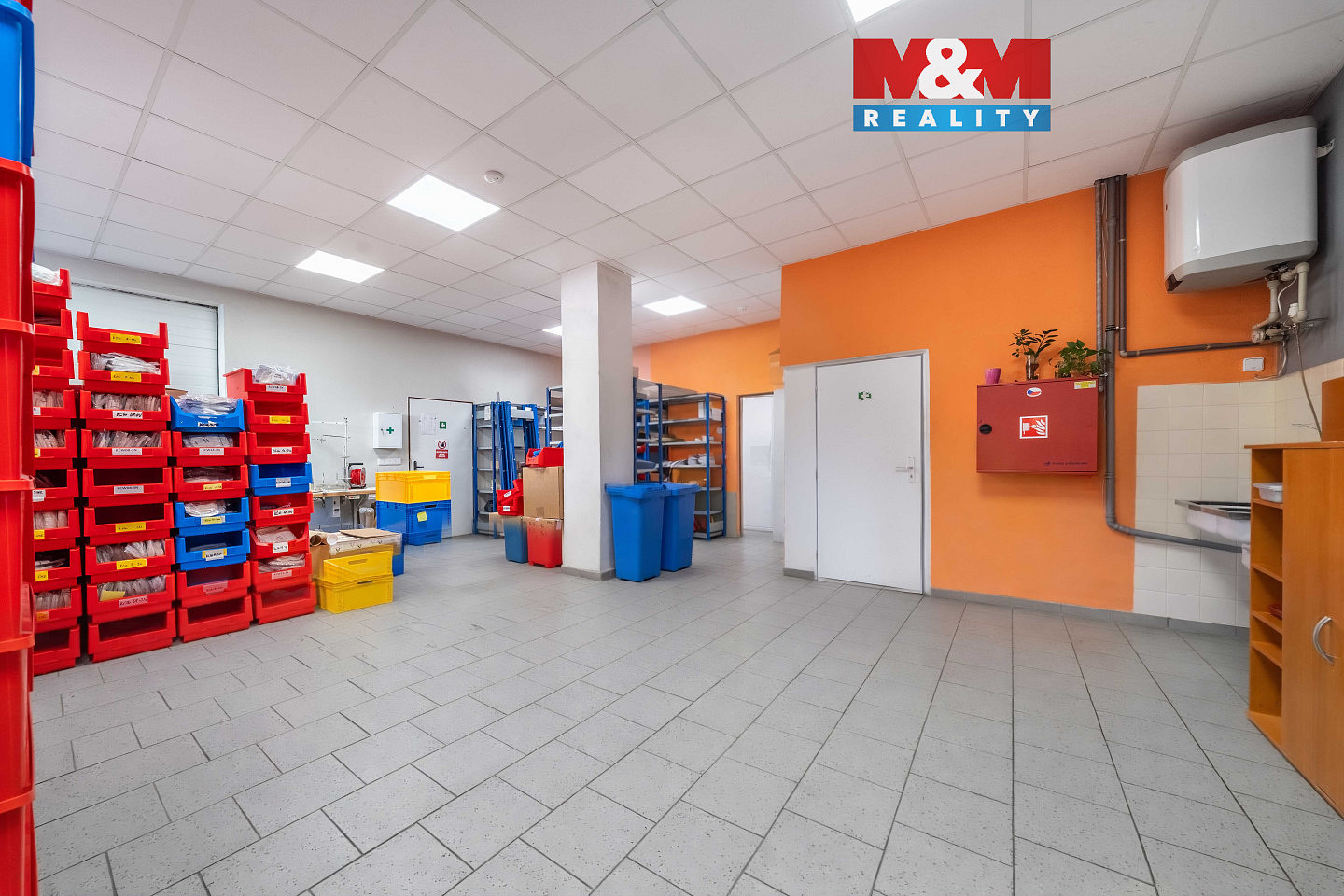 Pronájem skladovacích prostor 985 m²