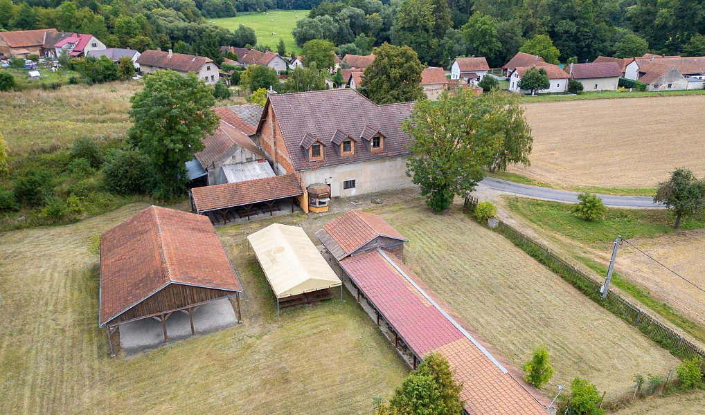 Prodej ubytovacího objektu 852 m², Chroustovice – náhled fotky 11