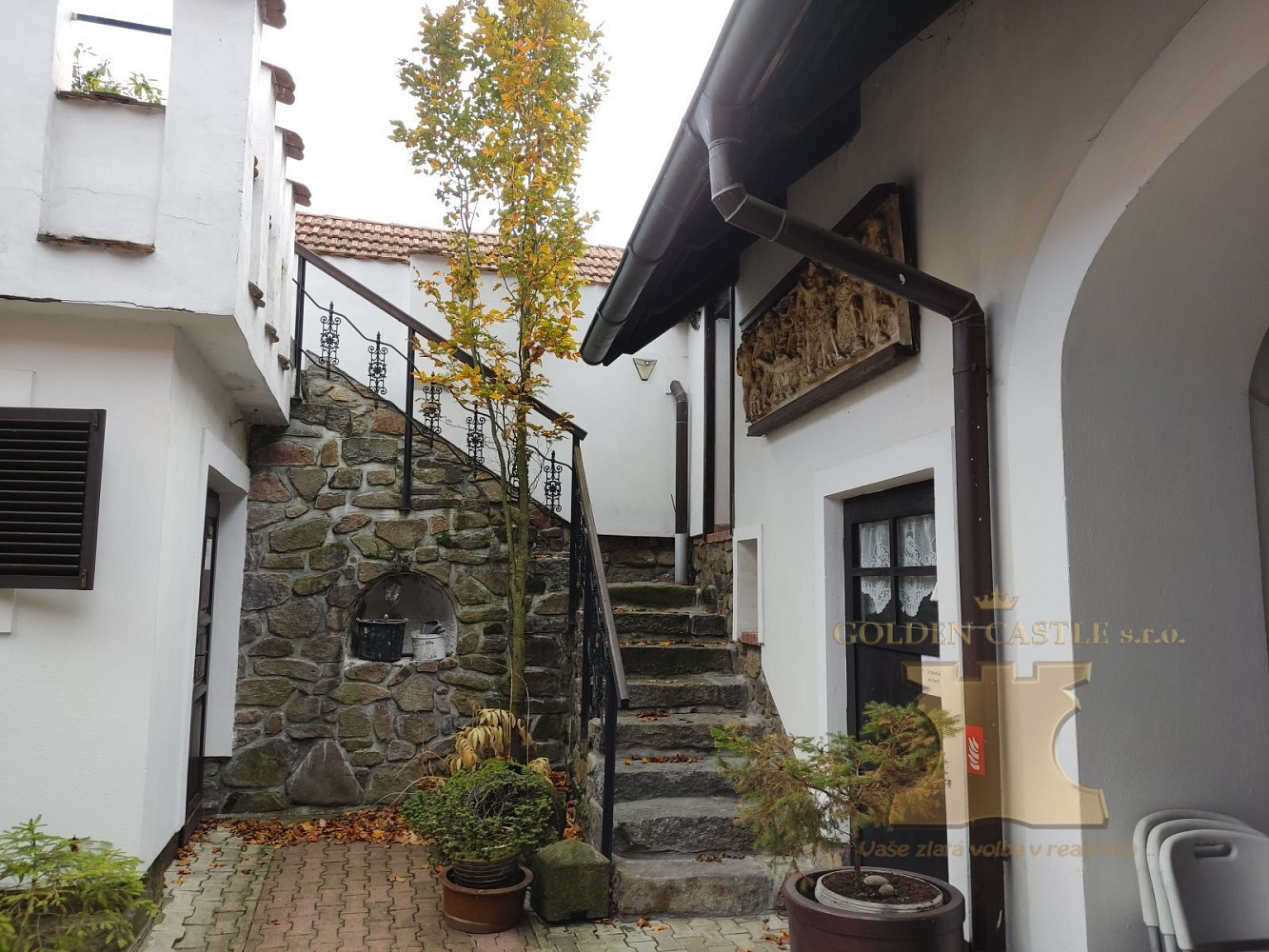 Prodej domu 350 m² s pozemkem 393 m² - View 5