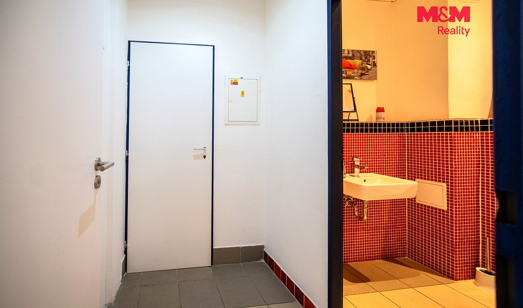 Pronájem obchodních prostor 150 m², Most – náhled fotky 12