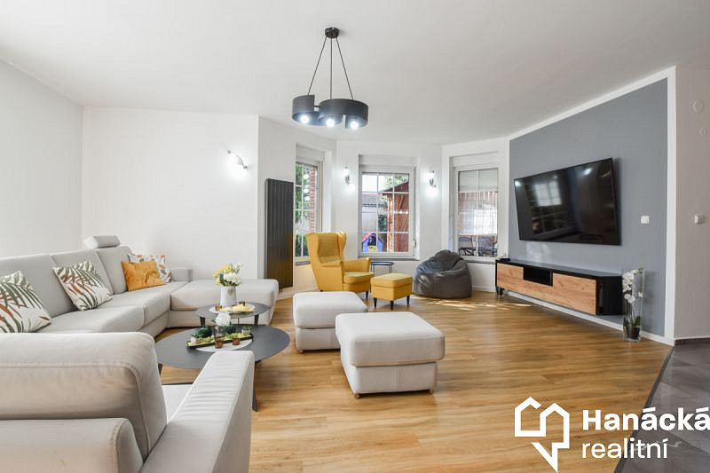 Prodej domu 269 m² s pozemkem 939 m² – fotografie 3