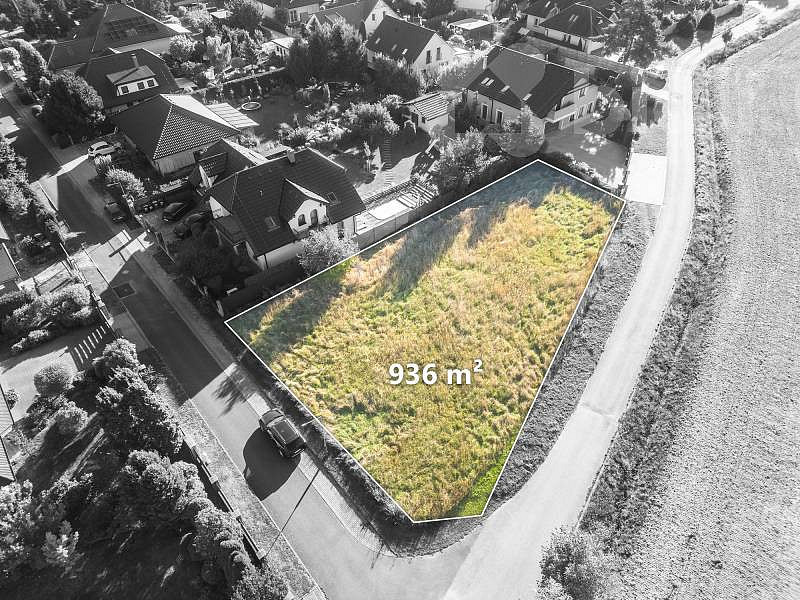 Prodej stavebního pozemku 936 m² – fotografie 2