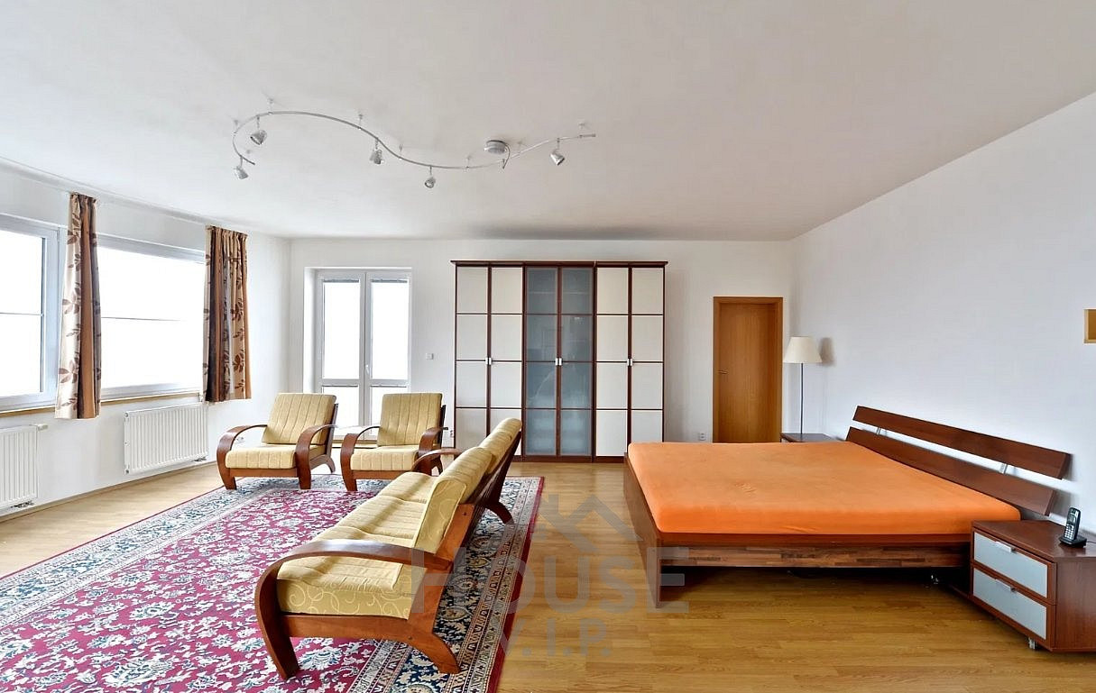 Pronájem kanceláře 839 m² – fotografie 5